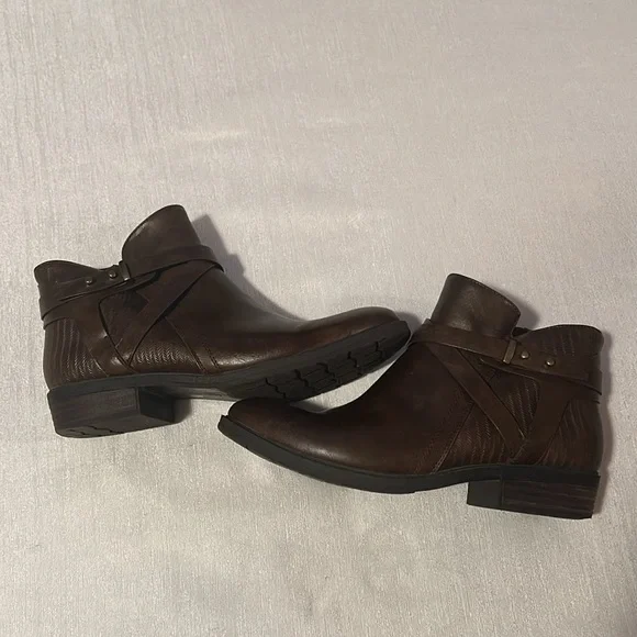 BareTraps Women’s Brown Ankle Booties w/ Design all along the side Size 8 - Picture 7 of 14
